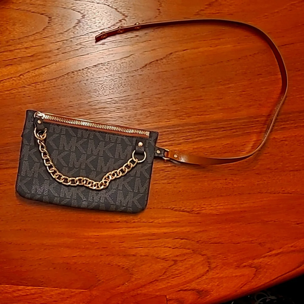 Michael Kors belt bag - Picture 2 of 4